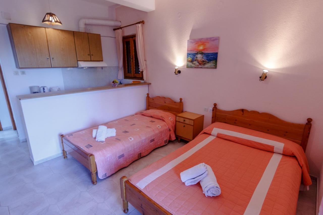 Studios Avra Agios Georgios  ภายนอก รูปภาพ